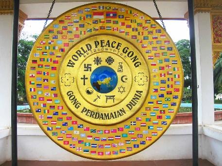 "IMG_0688" ビエンチャン観光 パトゥーサイ公園 World Peace Gong